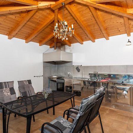 Villa Buroli With Pool, Sauna And Jacuzzi מראה חיצוני תמונה