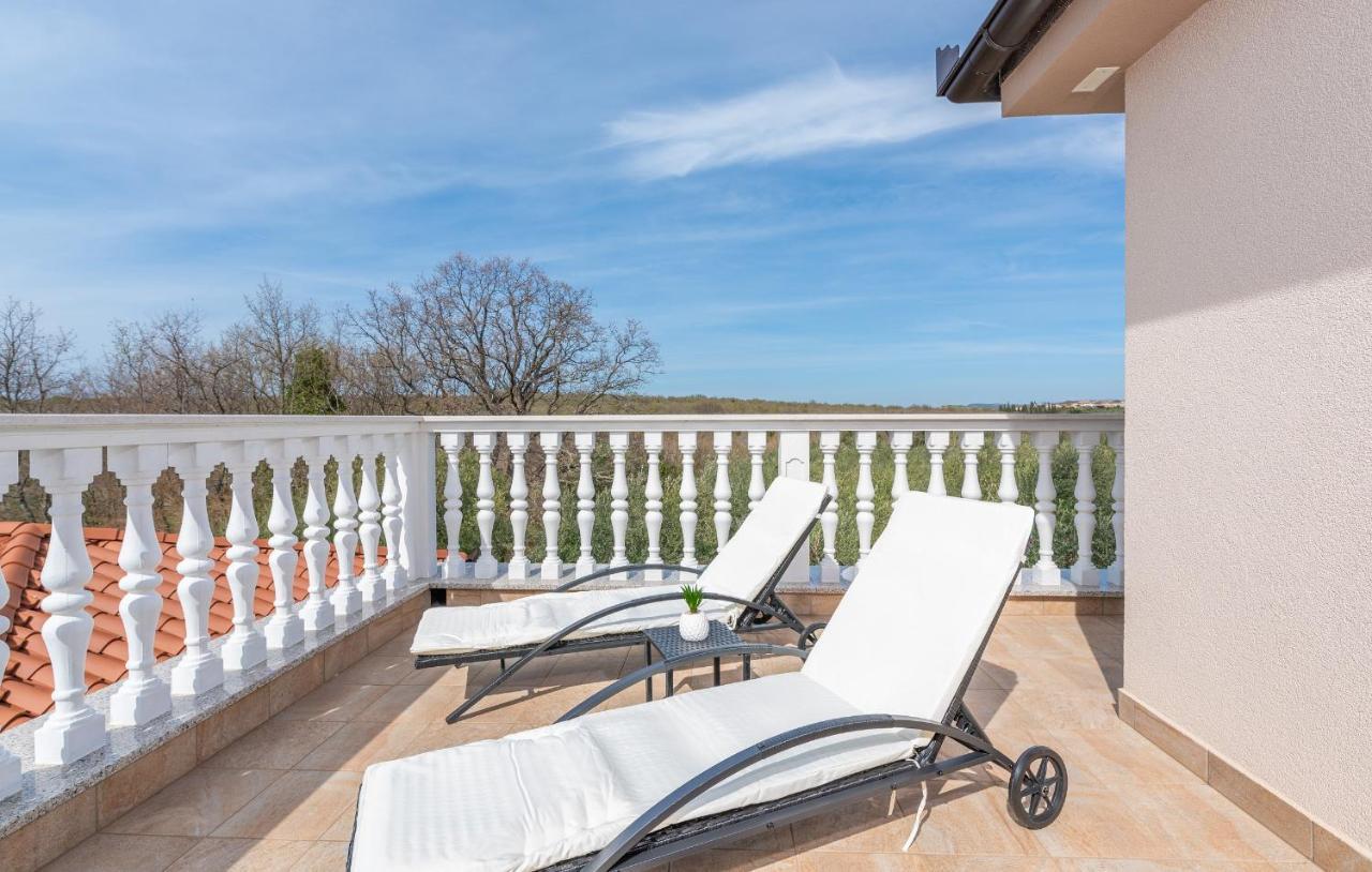 Villa Buroli With Pool, Sauna And Jacuzzi מראה חיצוני תמונה