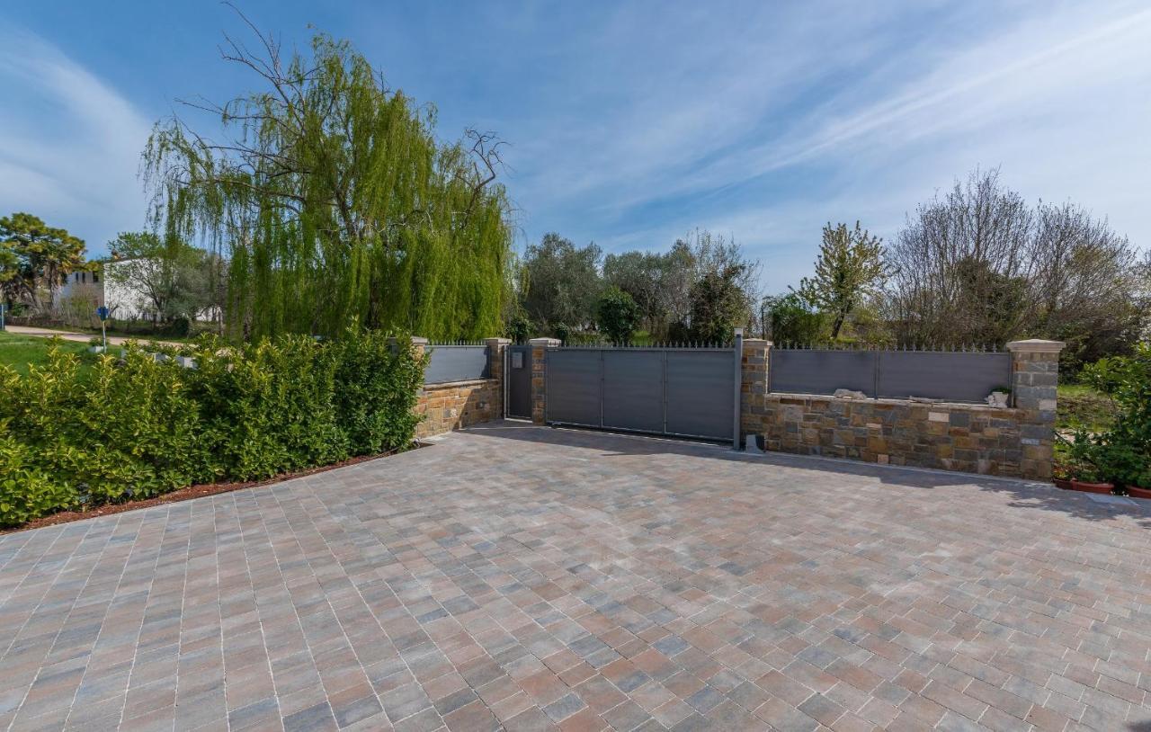 Villa Buroli With Pool, Sauna And Jacuzzi מראה חיצוני תמונה