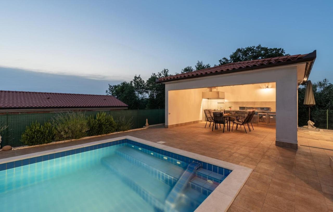 Villa Buroli With Pool, Sauna And Jacuzzi מראה חיצוני תמונה