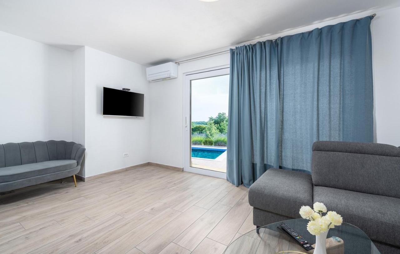 Villa Buroli With Pool, Sauna And Jacuzzi מראה חיצוני תמונה