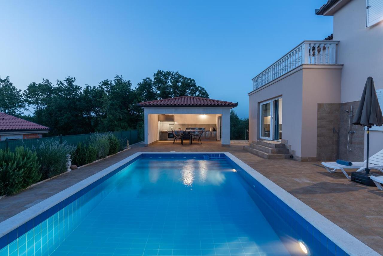 Villa Buroli With Pool, Sauna And Jacuzzi מראה חיצוני תמונה