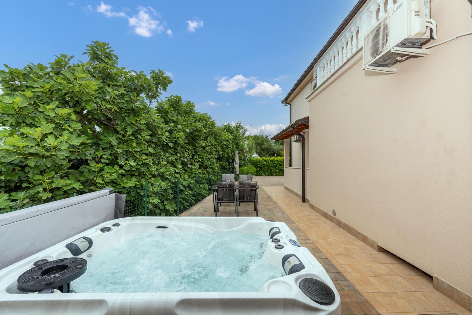 Villa Buroli With Pool, Sauna And Jacuzzi מראה חיצוני תמונה