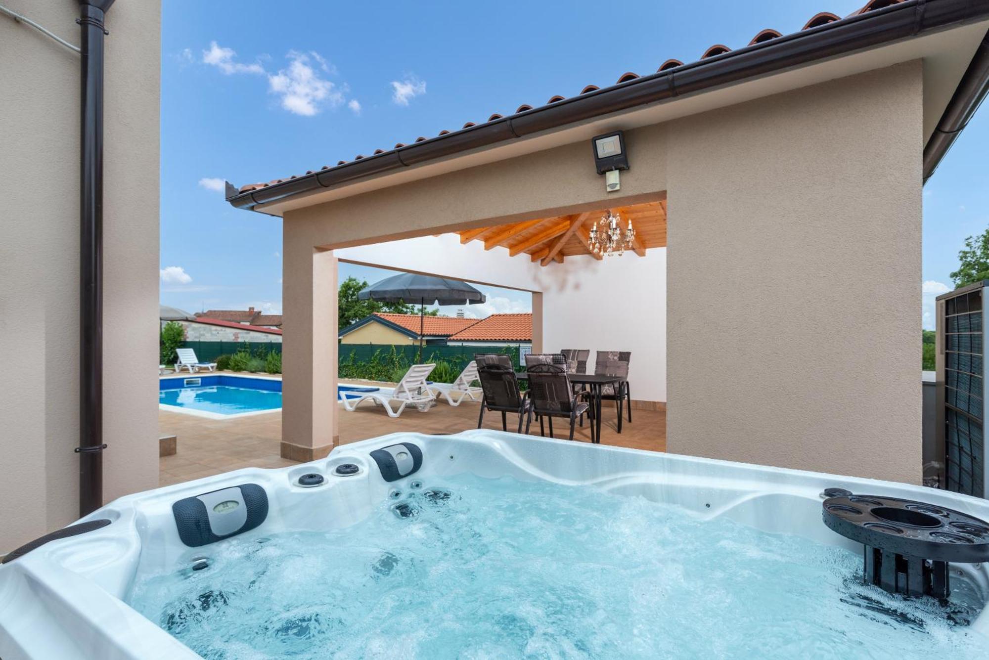 Villa Buroli With Pool, Sauna And Jacuzzi מראה חיצוני תמונה